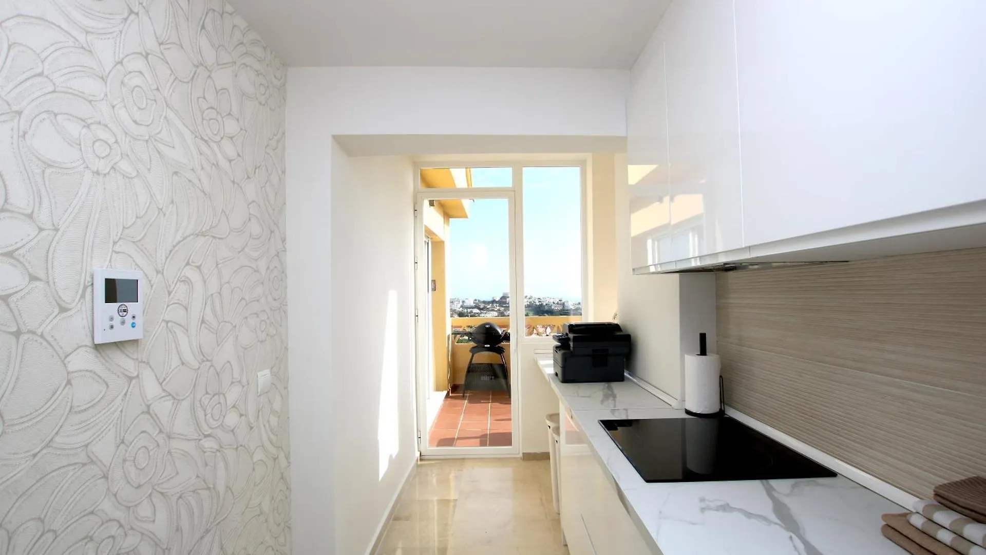 Luxe Appartement In Mijas Met Zeezicht & Zwembad Sitio de Calahonda Apartment