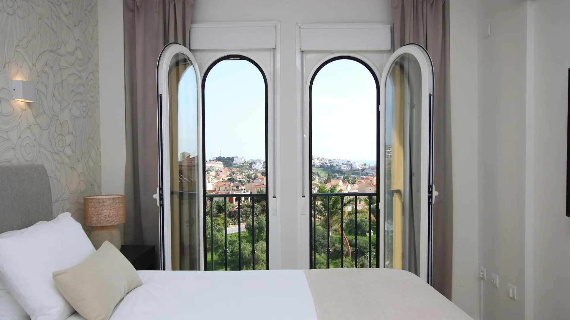 Luxe Appartement In Mijas Met Zeezicht & Zwembad Sitio de Calahonda Apartamento