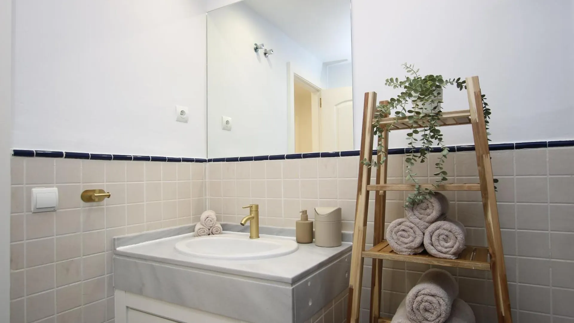 Luxe Appartement In Mijas Met Zeezicht & Zwembad Sitio de Calahonda Apartment