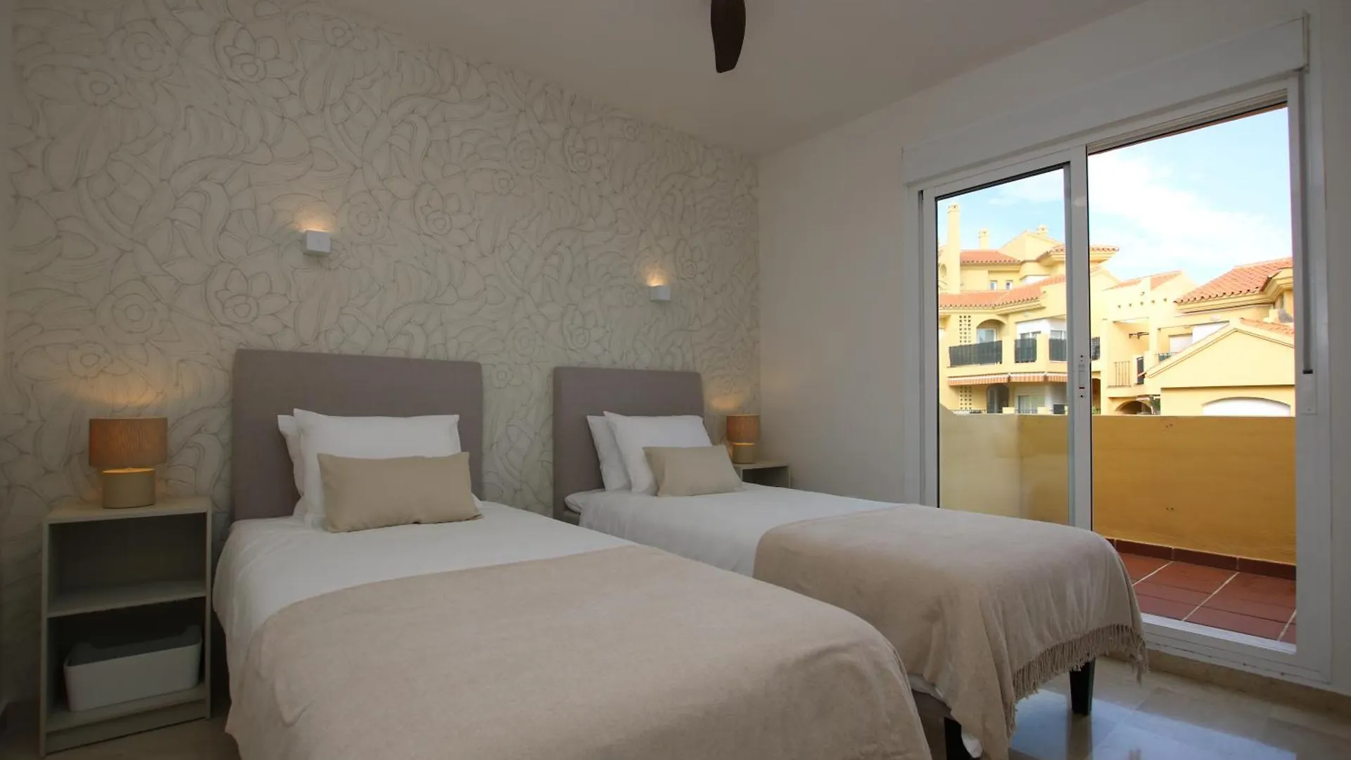 Luxe Appartement In Mijas Met Zeezicht & Zwembad Sitio de Calahonda 0*,  Spain
