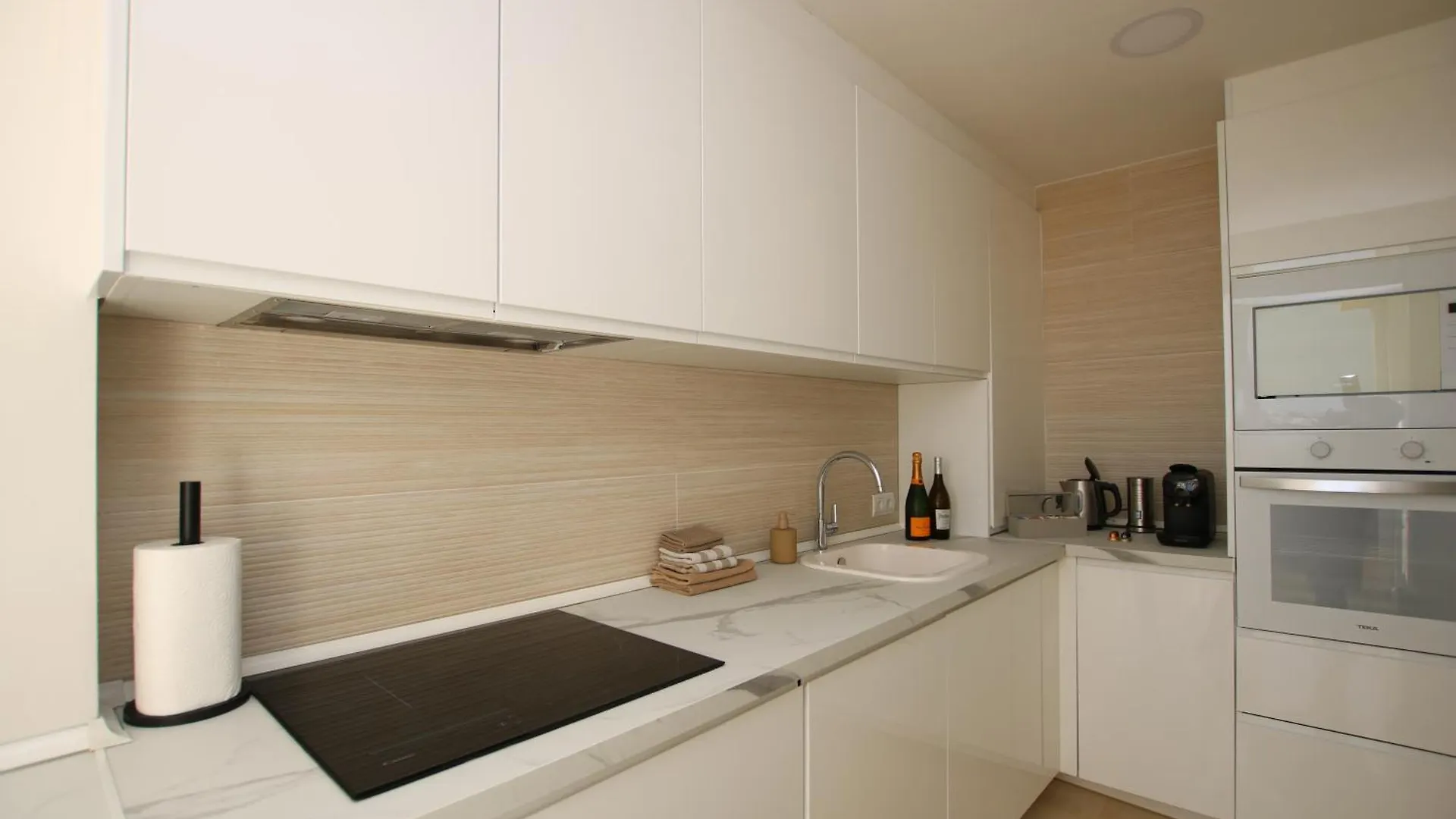 Luxe Appartement In Mijas Met Zeezicht & Zwembad Sitio de Calahonda Apartment