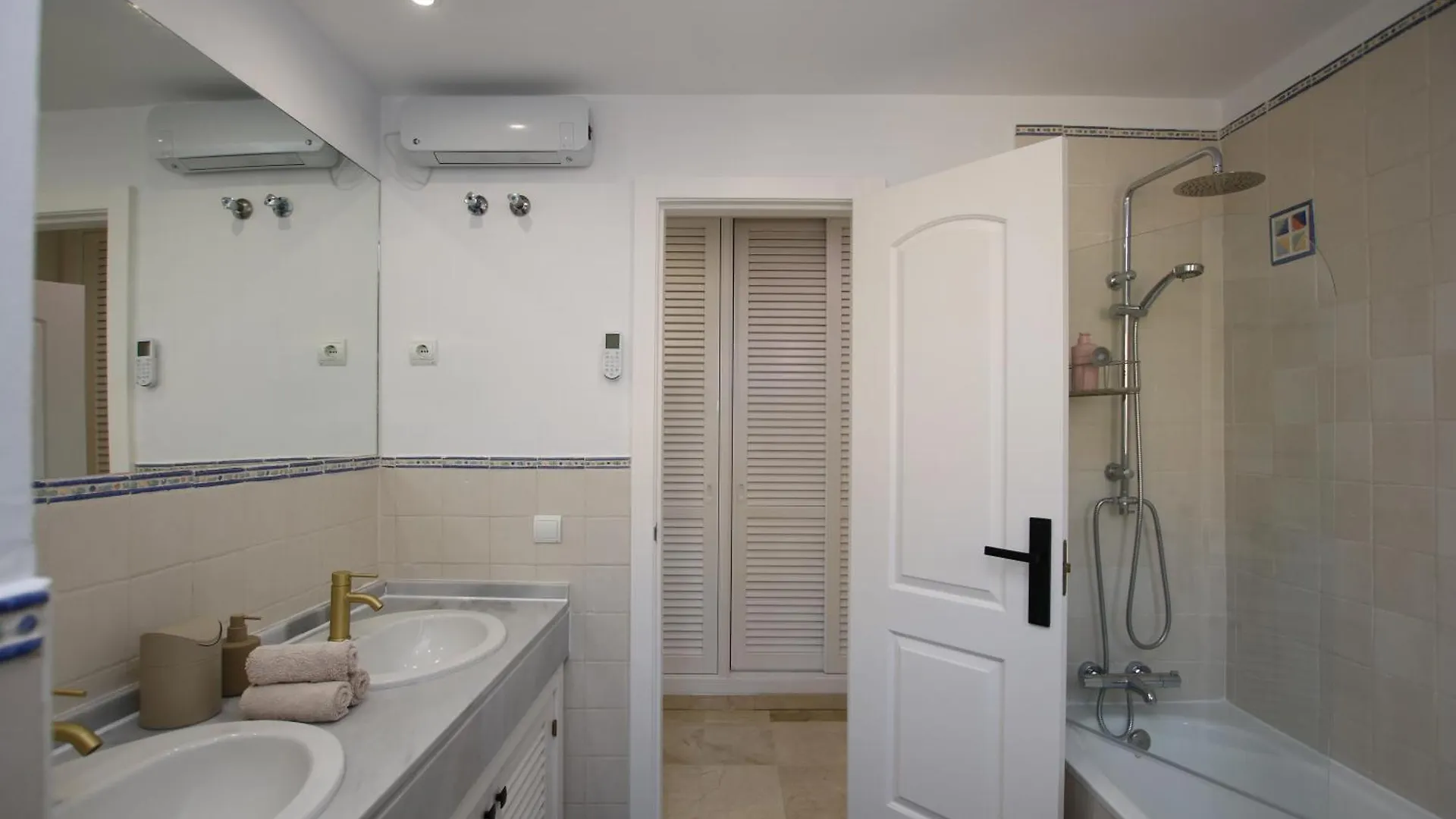 Luxe Appartement In Mijas Met Zeezicht & Zwembad Sitio de Calahonda Spain