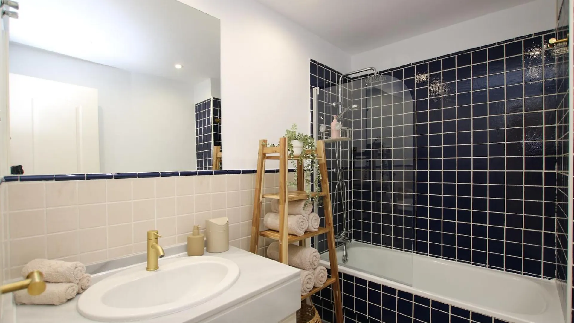 Apartment Luxe Appartement In Mijas Met Zeezicht & Zwembad Sitio de Calahonda Spain