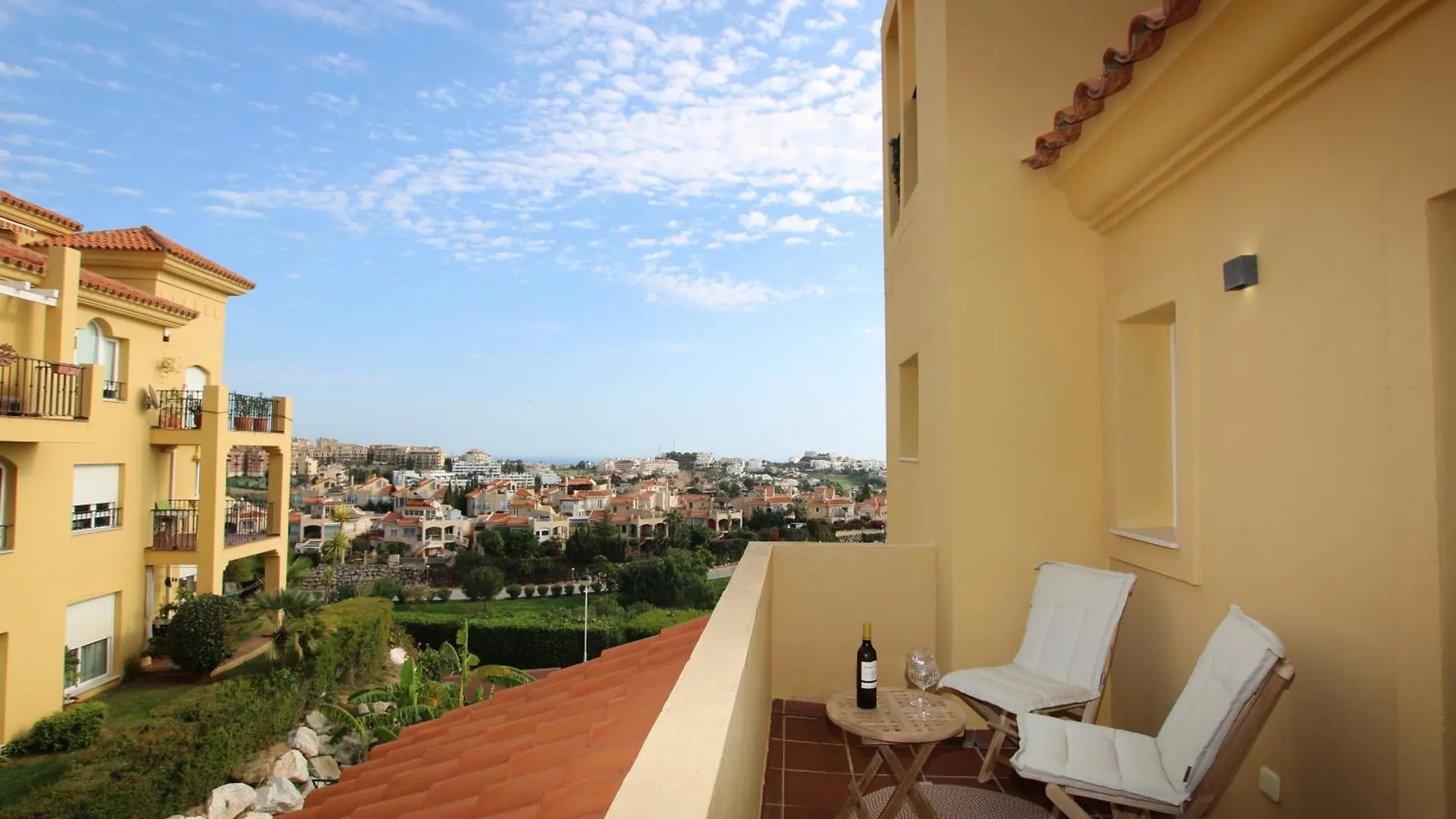 Luxe Appartement In Mijas Met Zeezicht & Zwembad Sitio de Calahonda Apartment