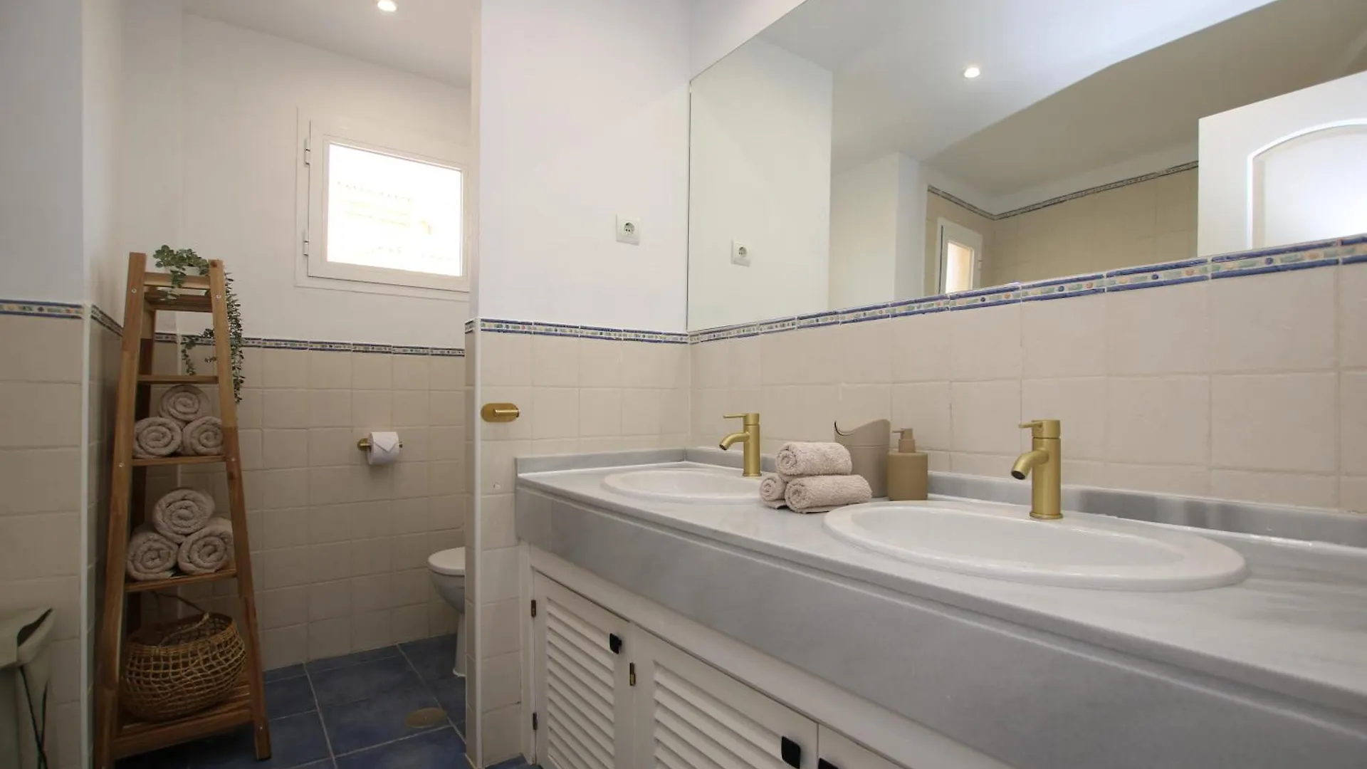Luxe Appartement In Mijas Met Zeezicht & Zwembad Sitio de Calahonda