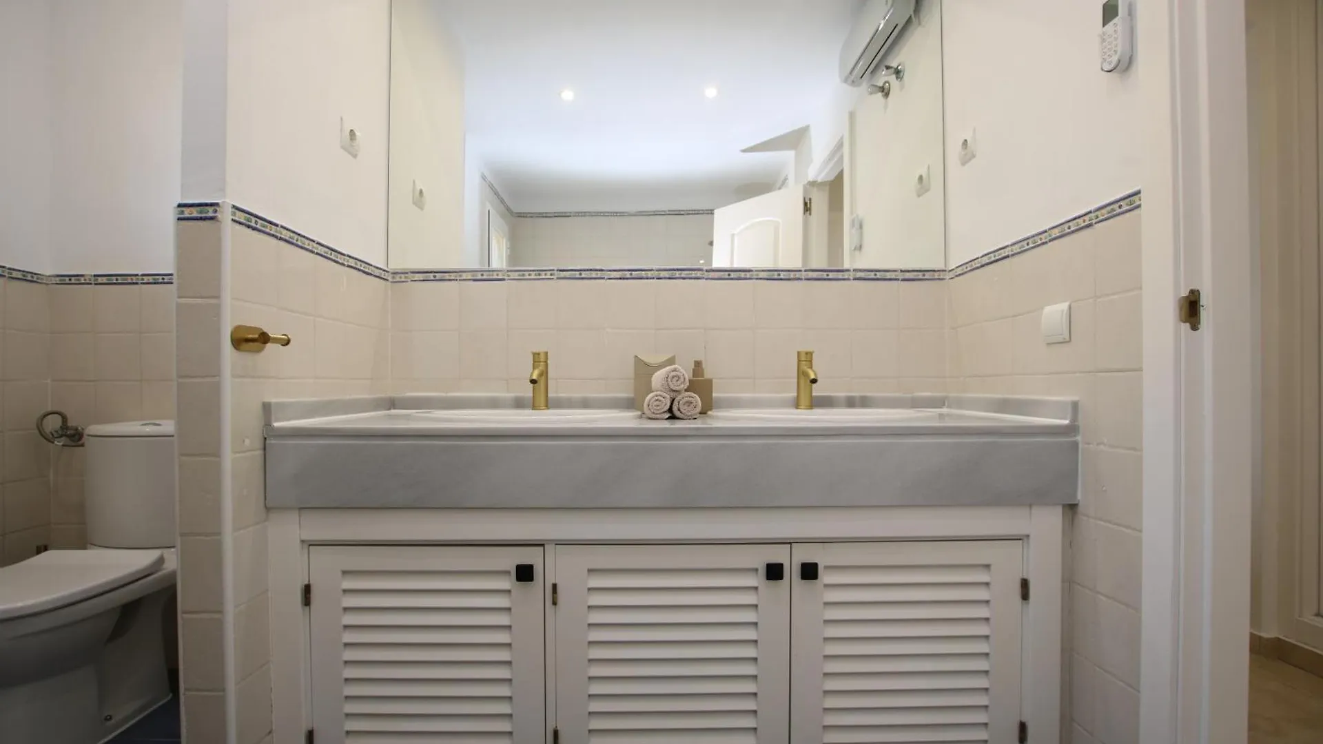 Apartment Luxe Appartement In Mijas Met Zeezicht & Zwembad Sitio de Calahonda