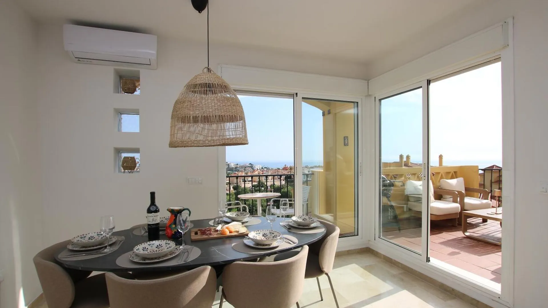 Luxe Appartement In Mijas Met Zeezicht & Zwembad Sitio de Calahonda