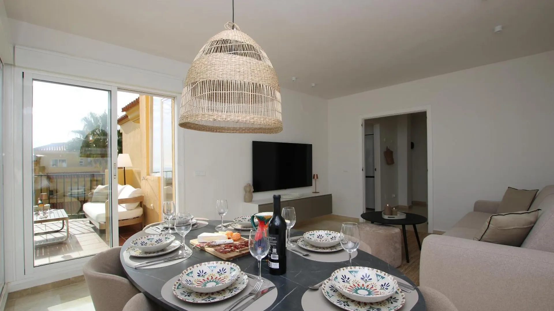 Luxe Appartement In Mijas Met Zeezicht & Zwembad Sitio de Calahonda Spain