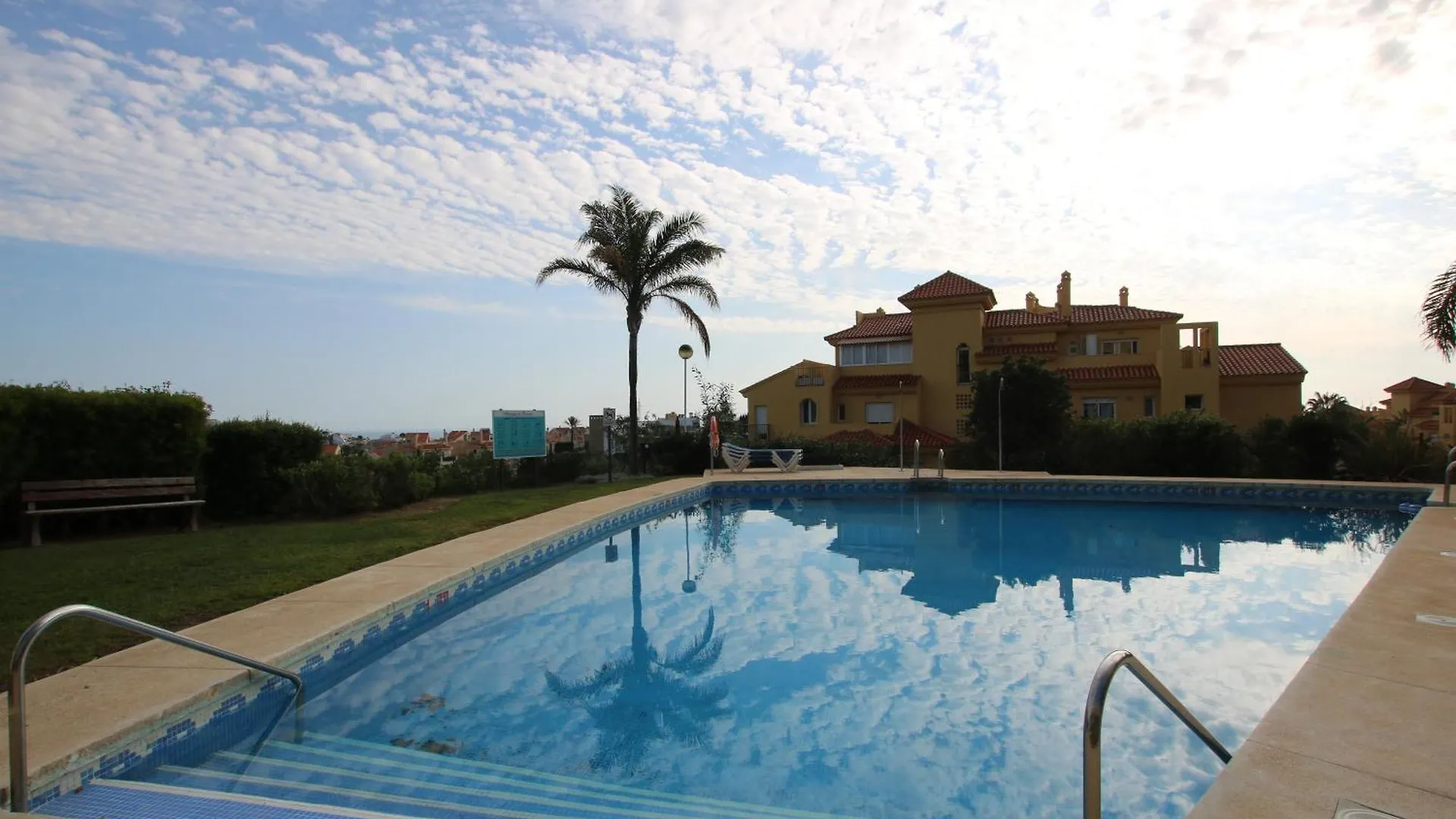 Apartamento Luxe Appartement In Mijas Met Zeezicht & Zwembad Sitio de Calahonda Espanha